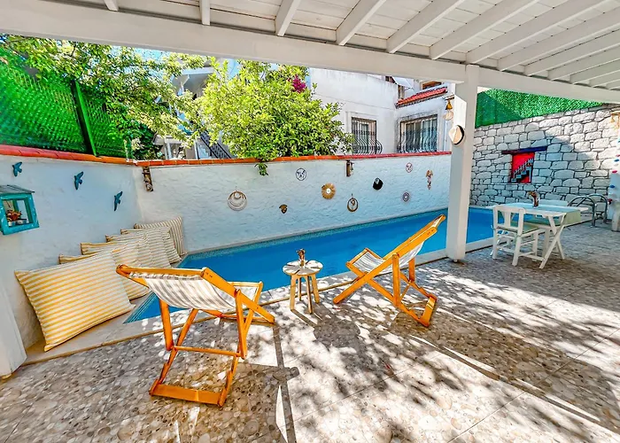 酒店 Zubeyde Hanim Alacati 2*