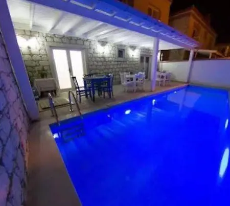 Zubeyde Hanim Alacati 2*