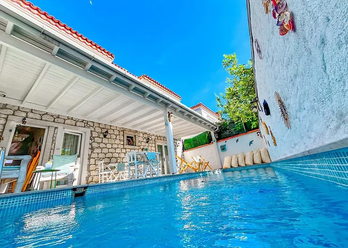 Zubeyde Hanim Alacati Hotel 2*