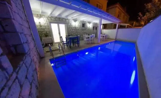 Zubeyde Hanim Alacati 2*